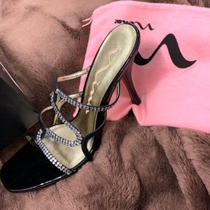 Nina Shoes “Analisa” Black Luster 8.5 Nee I. original box.  Strappy.  rhinestone